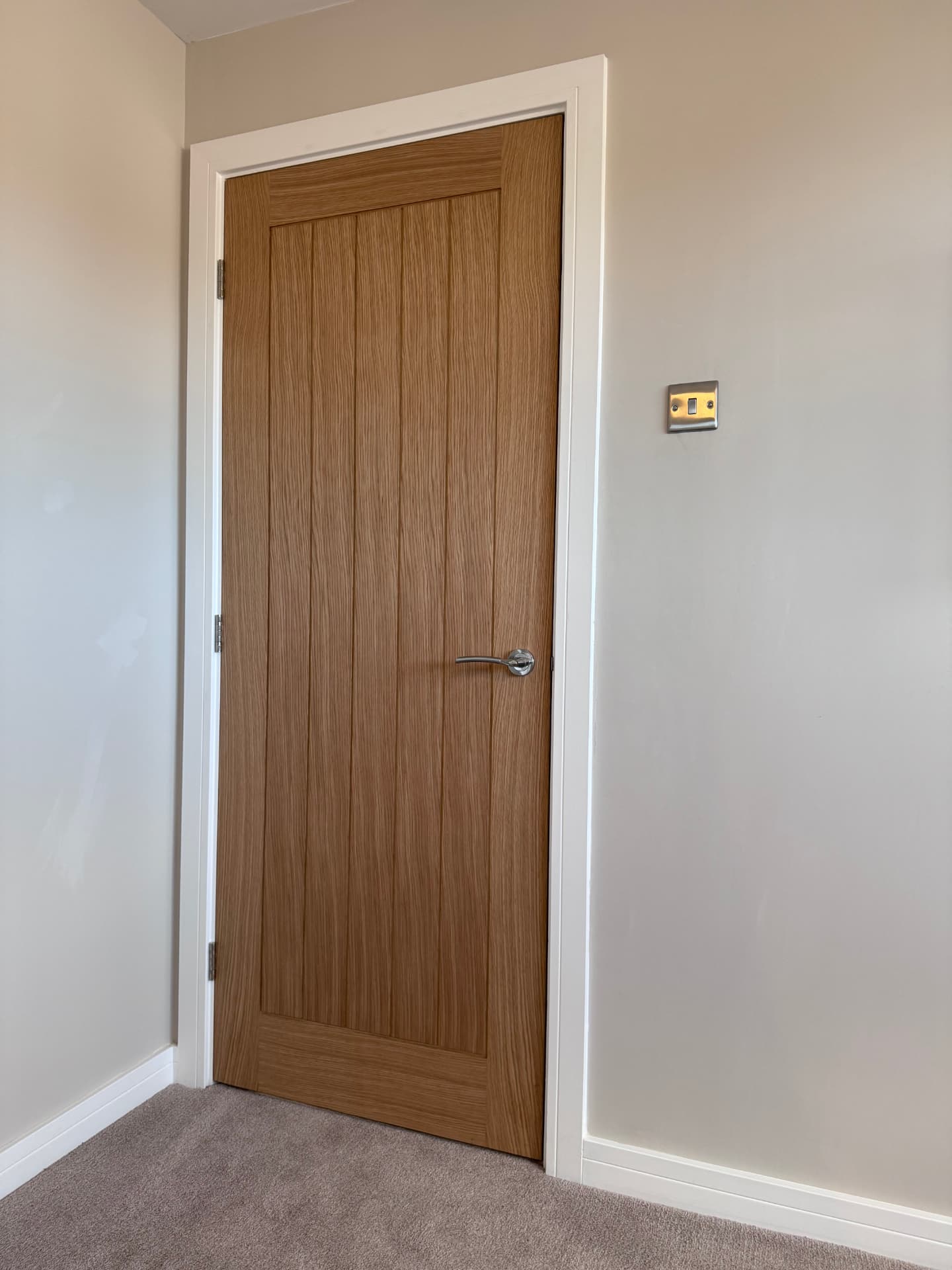Single oak internal door with brushed chrome handle